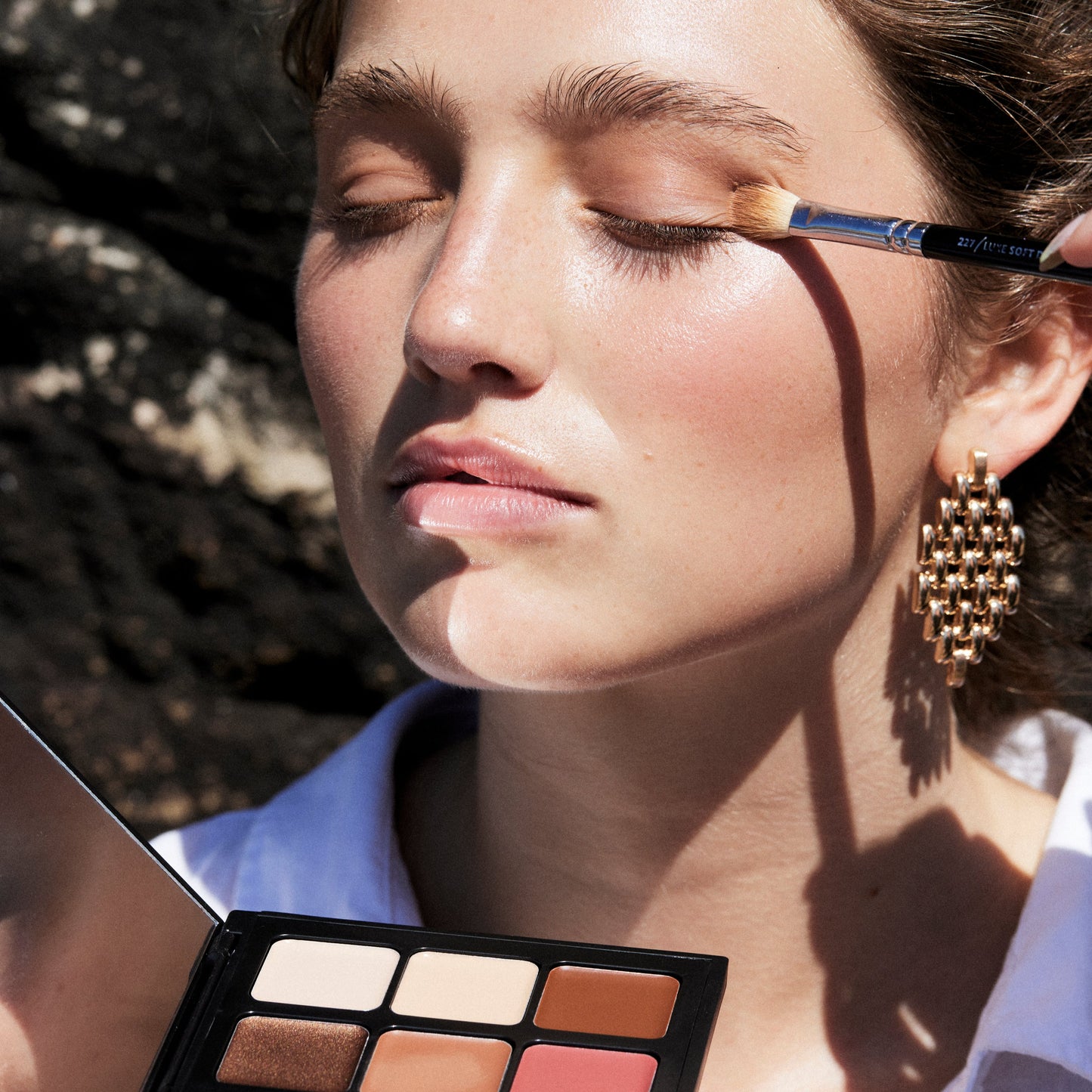 Hub for Belle model face close up applying with brush all in one hydrating cream make up palette
